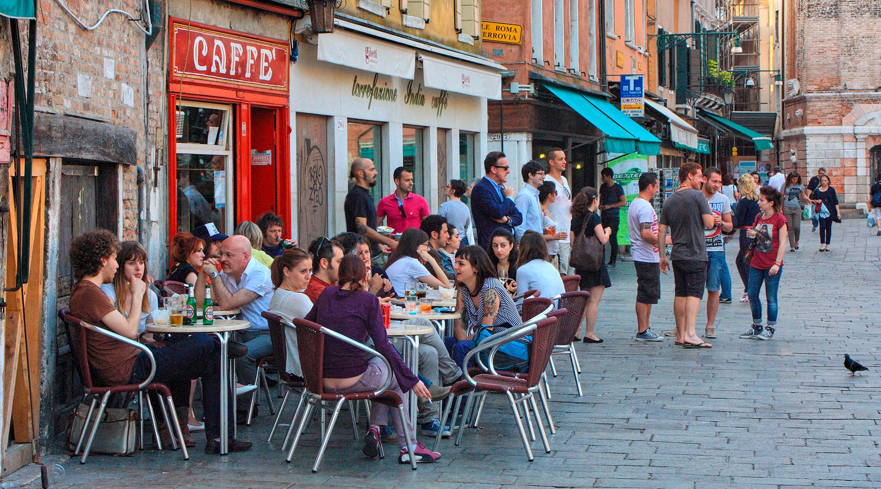 https://du.coffee/cdn/shop/articles/venice-coffee-caffe-outside-1800x1000.jpg?v=1658077111
