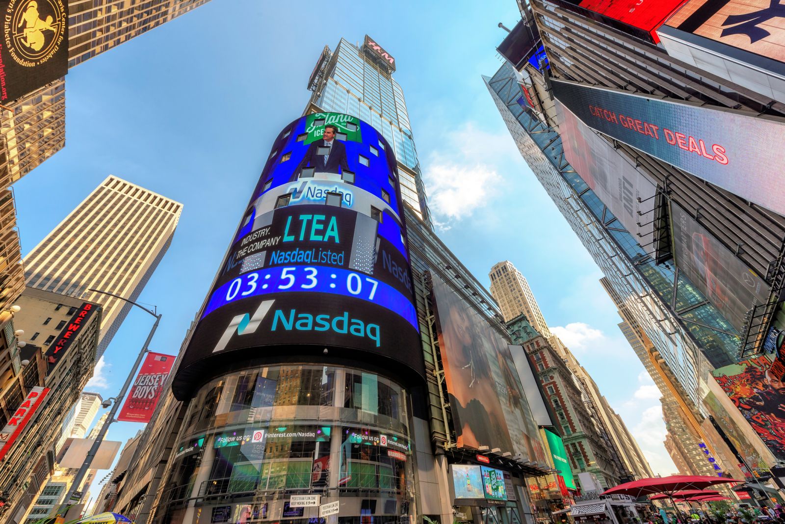 Stocks End Slightly Lower as T-note Yields Rise