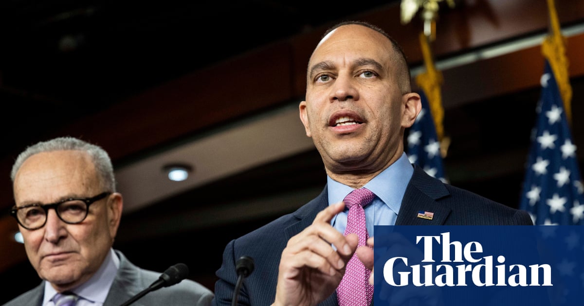 Democrats will stop Trump from trying to nationalize midterms, Jeffries says