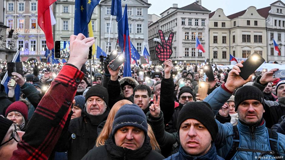Tens of thousands back Czech president amid cabinet dispute