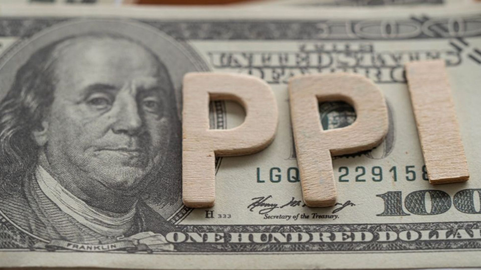 Gold faces more headwinds as U.S. inflation threat remains