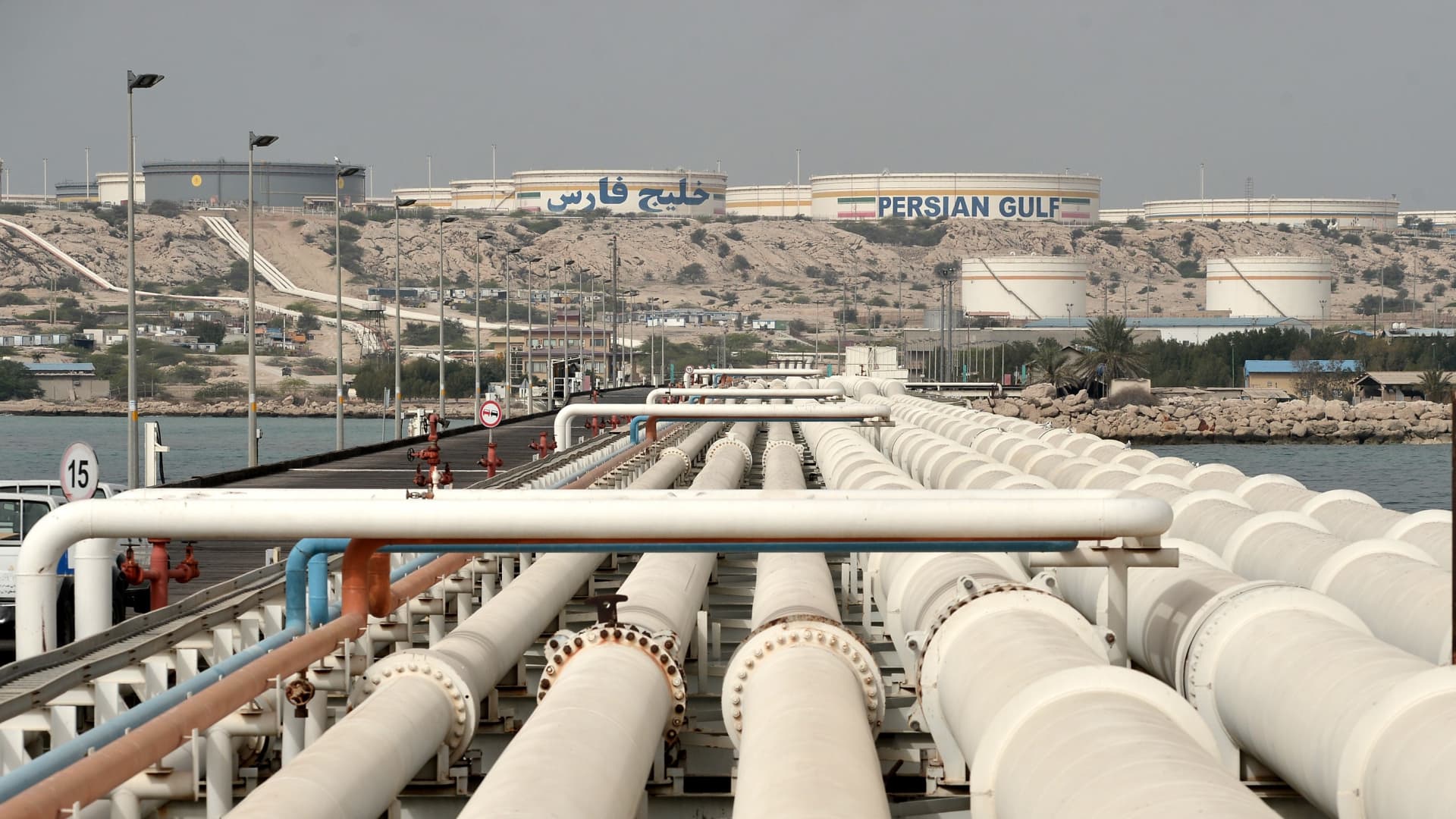 Oil prices reverse course to fall as traders assess Trump comments on Iran war