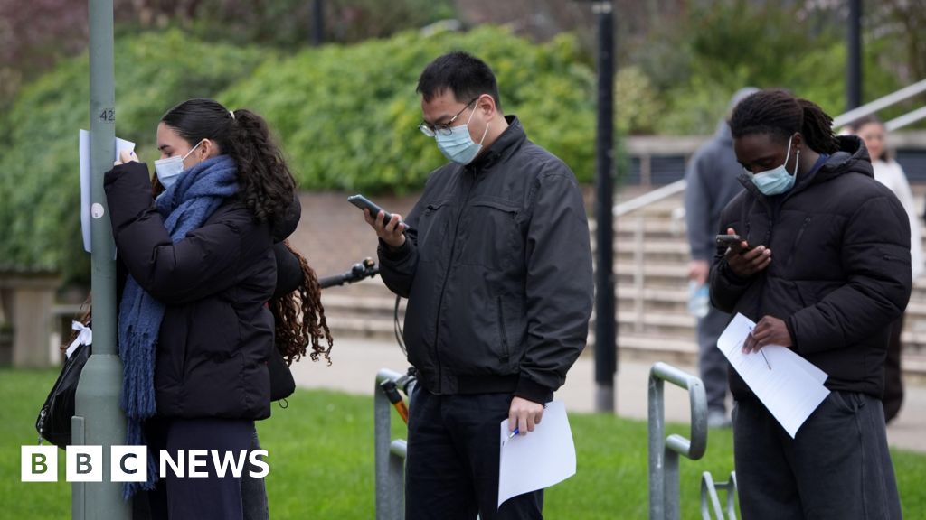 Kent university students to be offered vaccine in meningitis outbreak