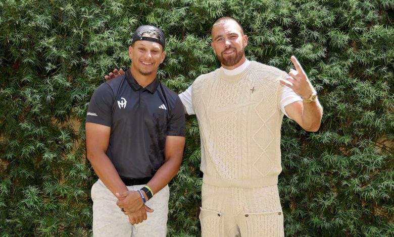 Two Famous Football Players, One Scathing Restaurant Review