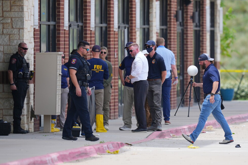 2 killed and 3 injured in shootings near a shopping mall north of Dallas, police say