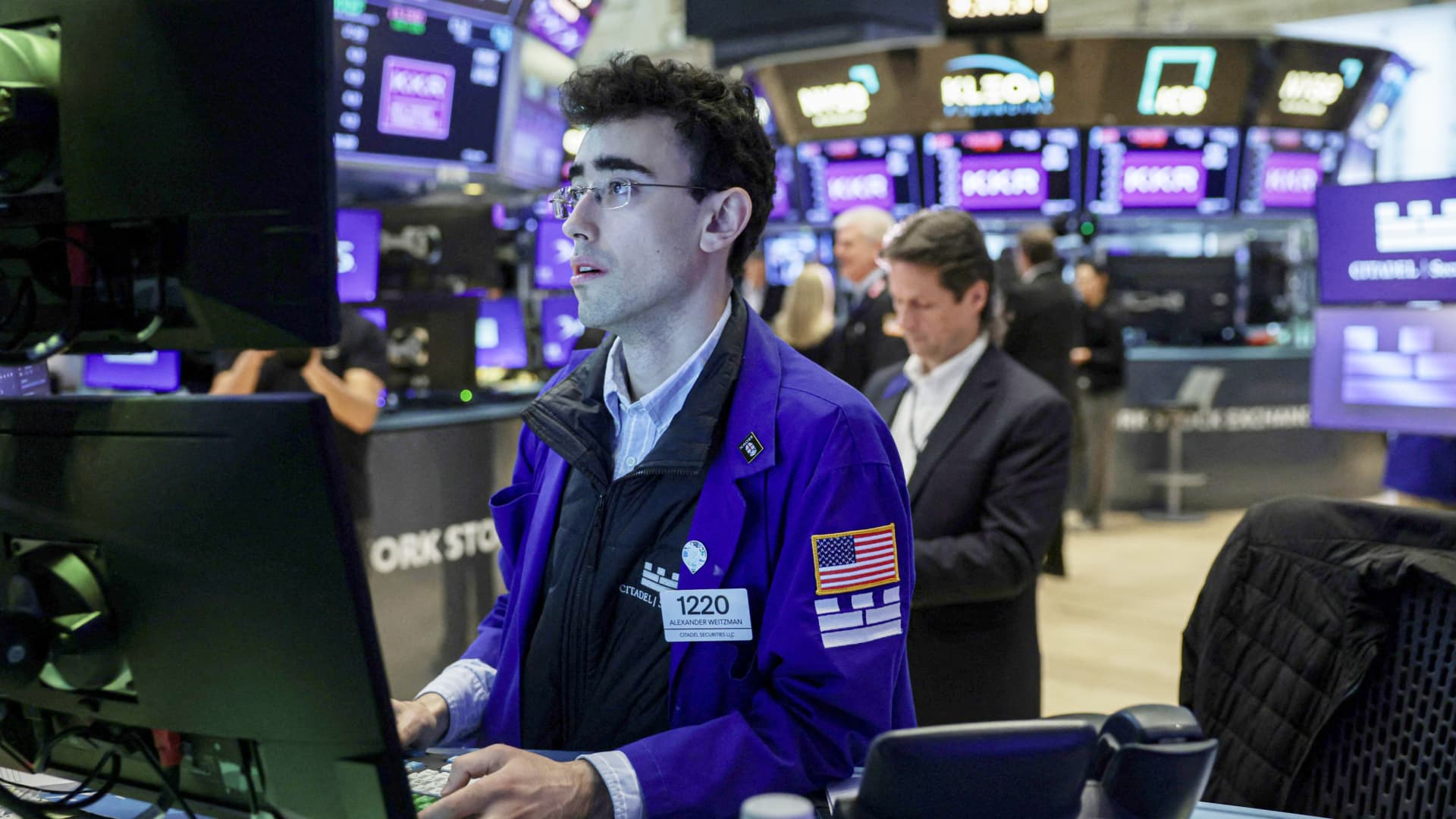 S&P 500 rises to kick off May trading as oil falls, Apple shares jump: Live updates