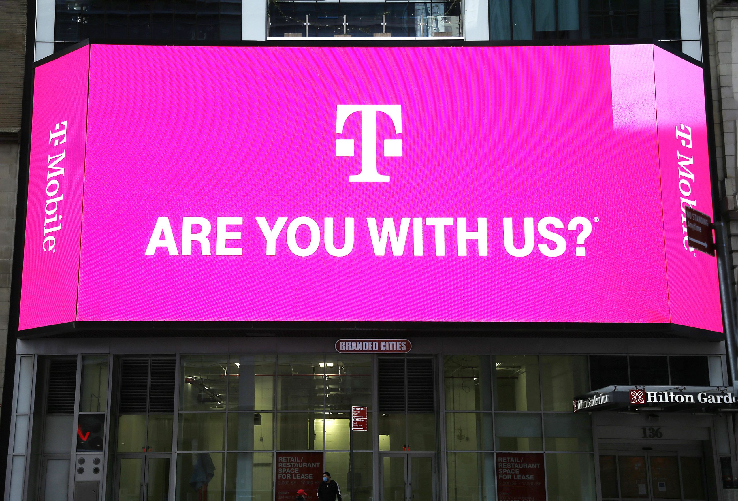 T-Mobile Fiber outage stretches into second day — as customers in multiple states struggle to get online