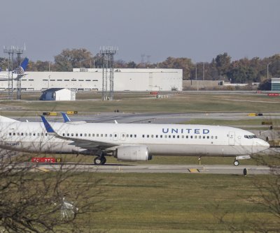 United Airlines flight hits truck, light pole on New Jersey Turnpike