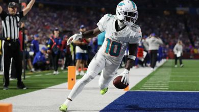Tyreek Hill Urged to Reunite With Former Head Coach Next Season