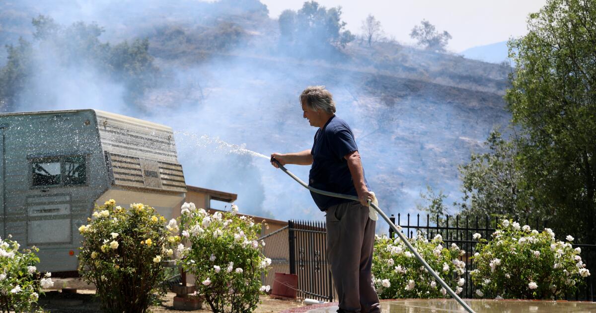 Wind-driven fire triggers evacuations in Simi Valley, at least 1 home burned