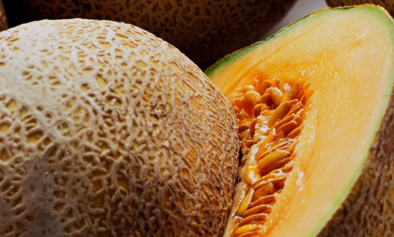 How to Cut a Cantaloupe: Easy Step-by-Step Guide