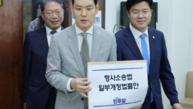 South Korea ruling party moves to curb prosecutors
