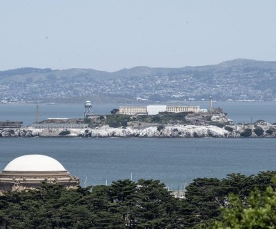 1 dead, 2 missing after pontoon capsizes near Alcatraz