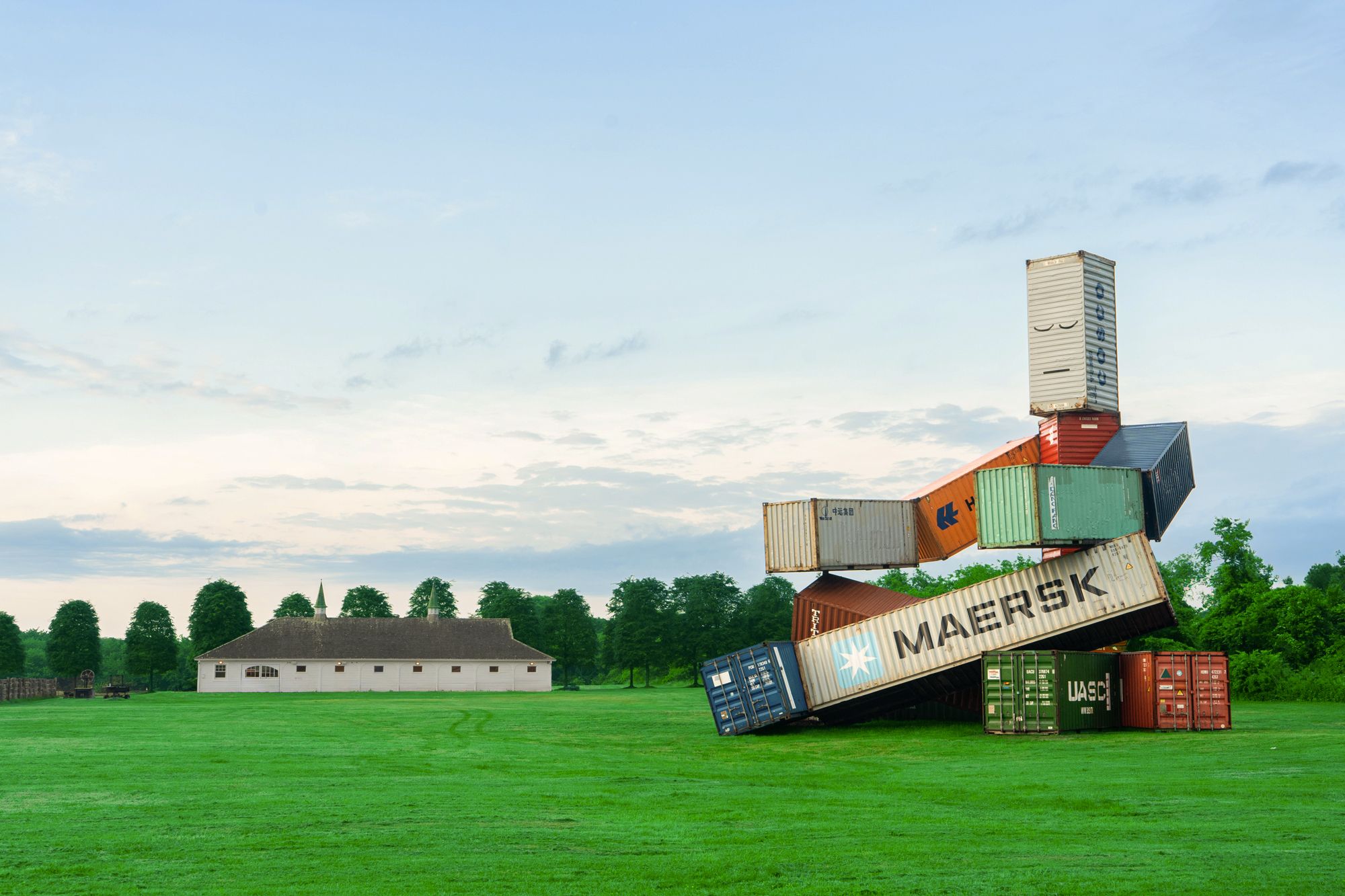 The Hamptons Go to War Against Art