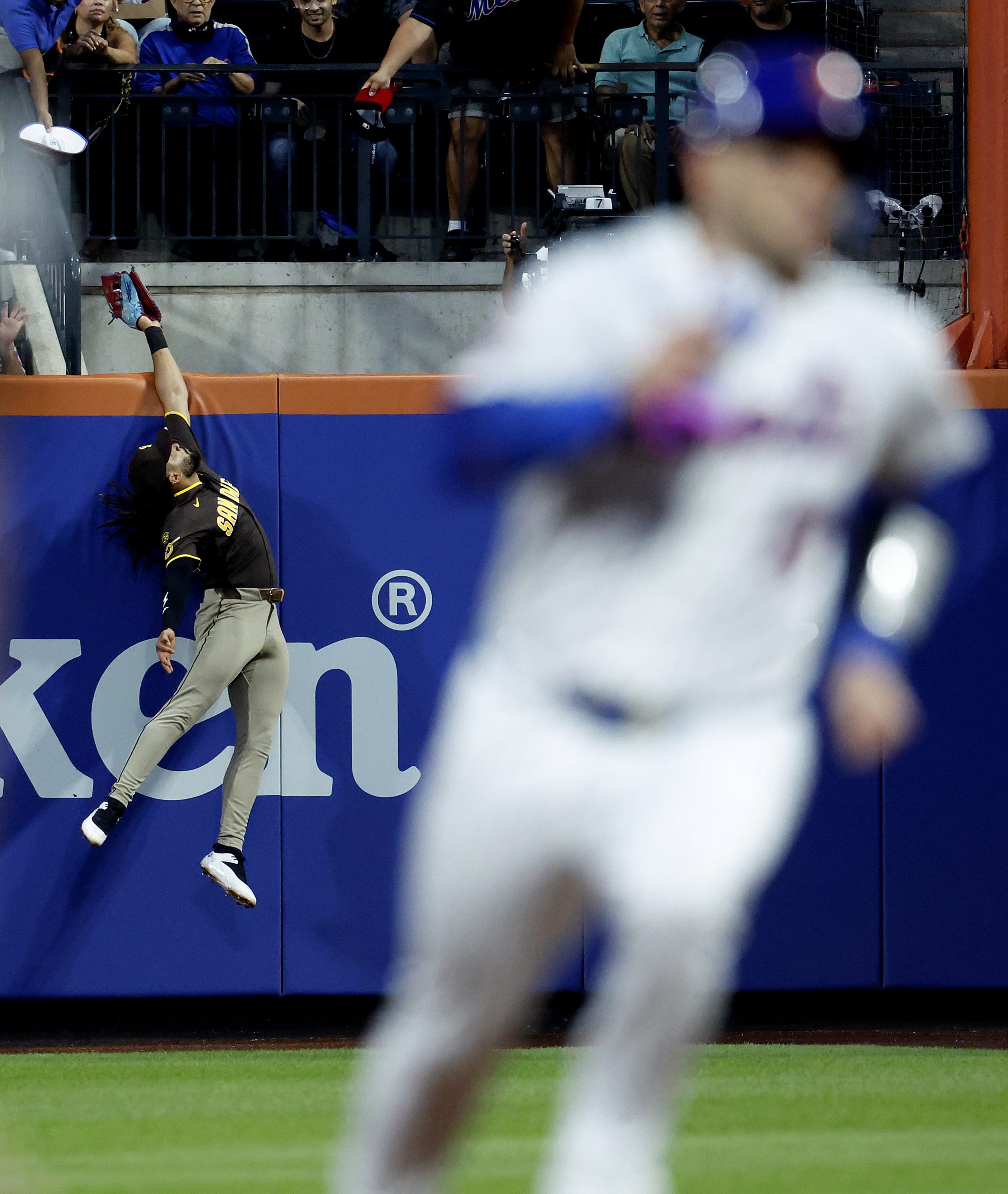 Padres’ Fernando Tatis Jr mean mugs Francisco Lindor after insane grand slam robbery