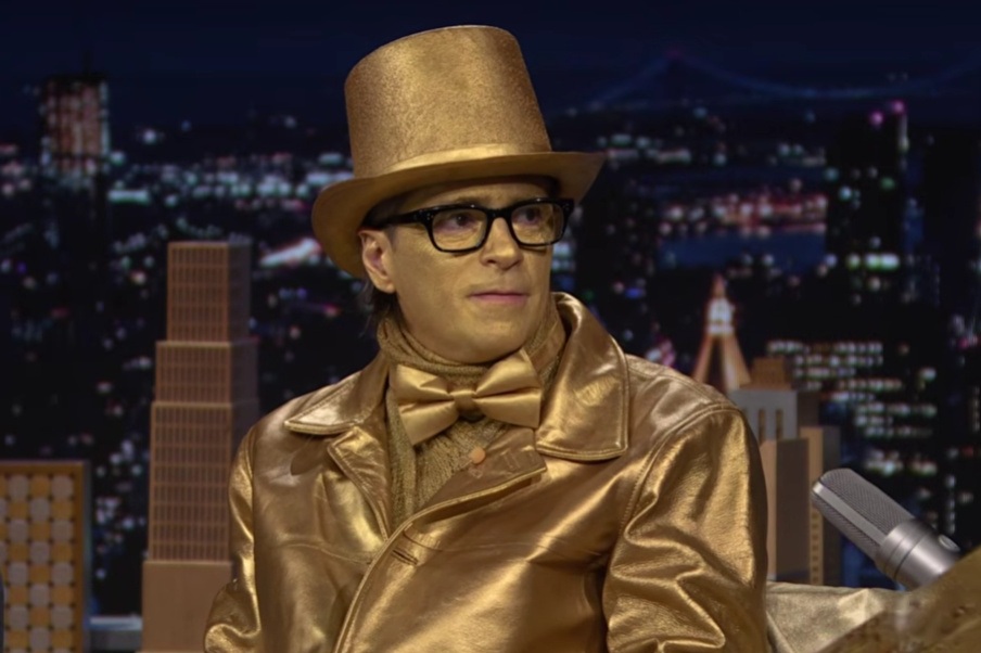 Weezer’s Rivers Cuomo Showed Up on Late Night TV Painted In Gold