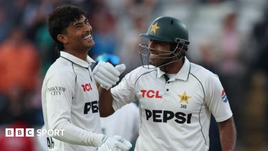 England need 130 after thrilling Razaullah hitting