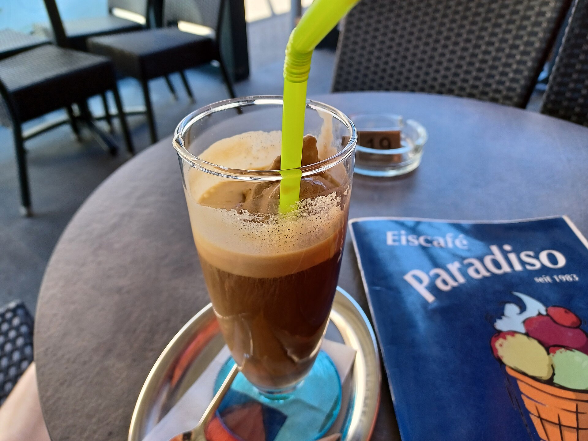 Iced coffee (Eiskaffee).jpg