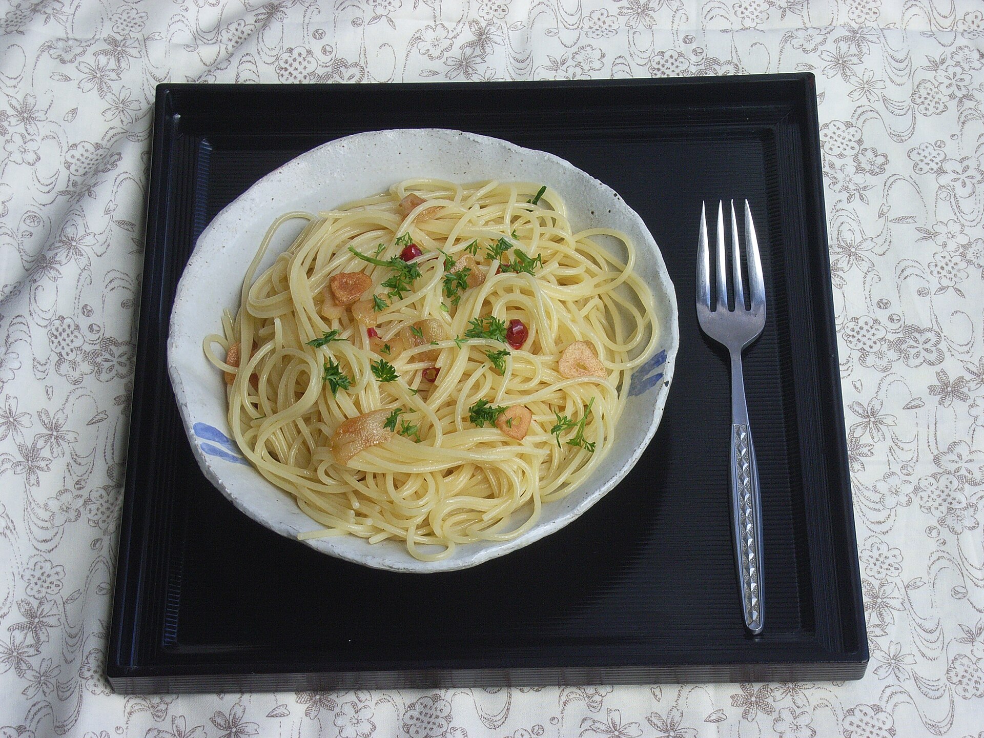 Spaghetti aglio olio e peperoncino by matsuyuki.jpg