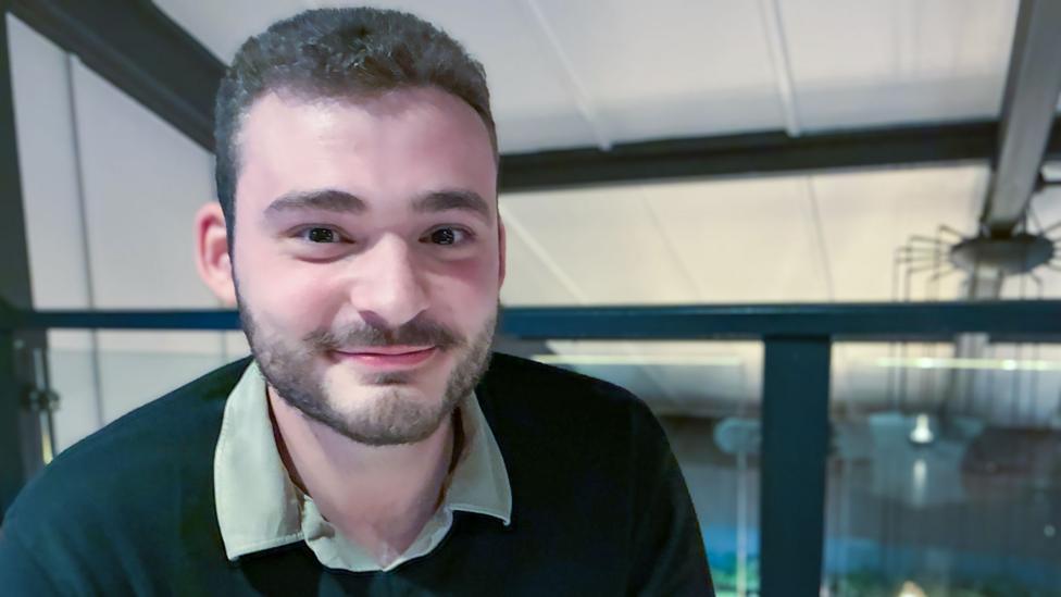 Image caption, Edward believes apps are designed so you don't actually find "the one"